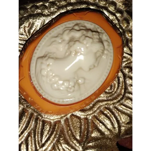 Vintage Art Deco Butterscotch Bakelite Cameo Brooch - Picture 2 of 5
